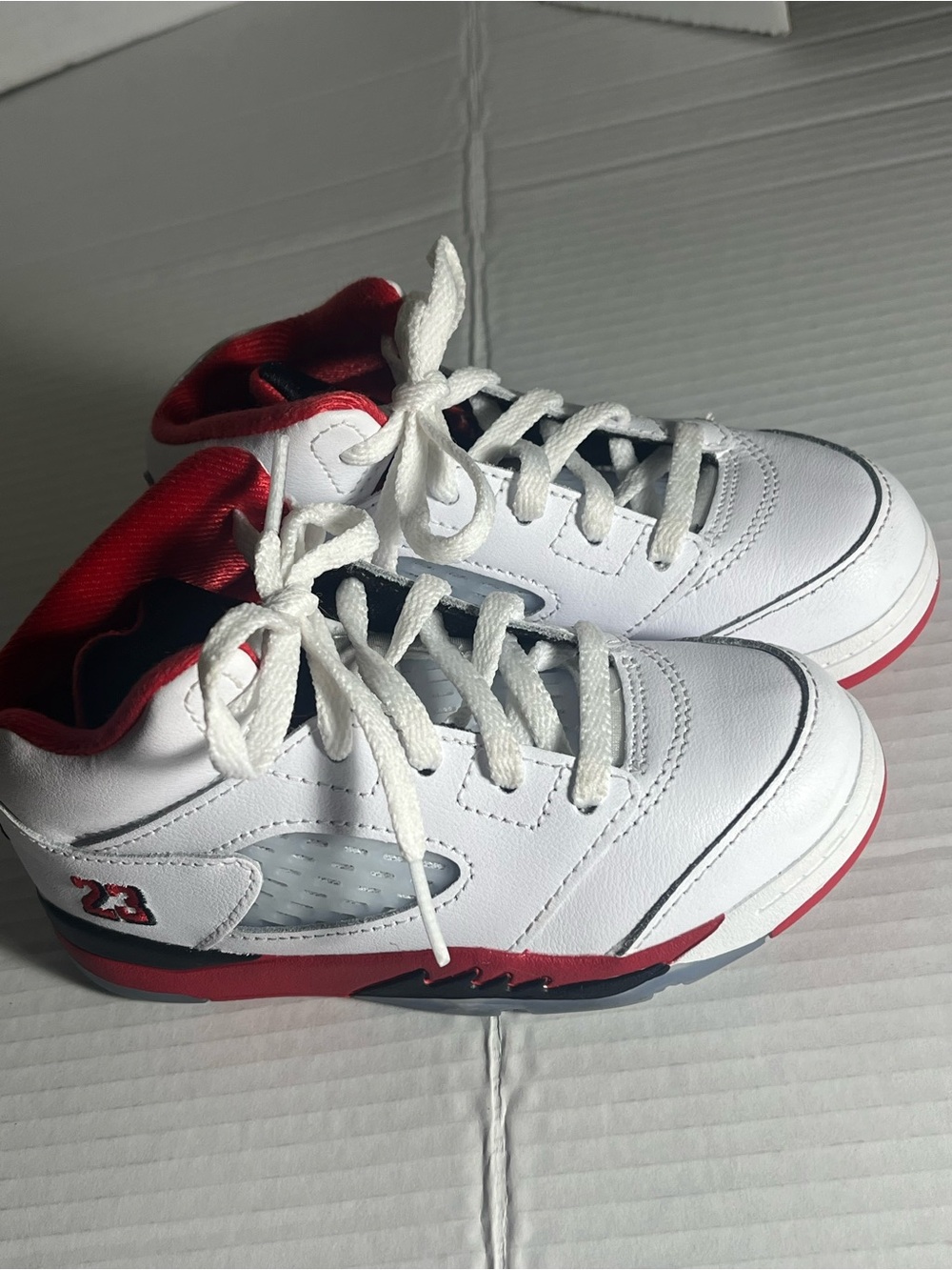Air Jordan Retro 5 size 9 children like New